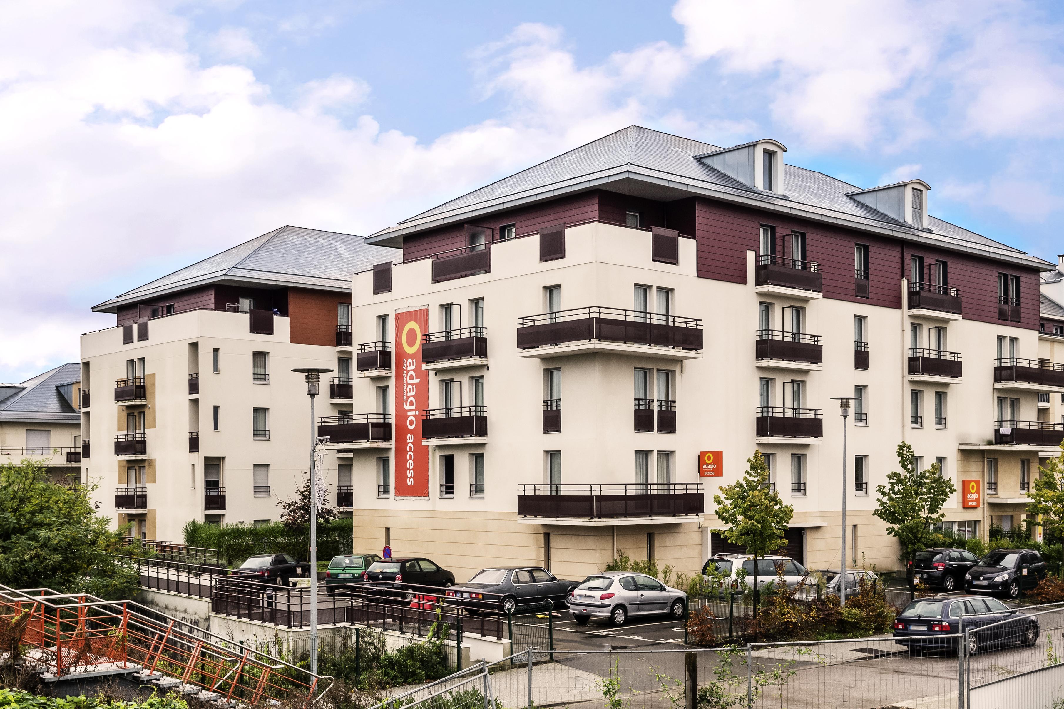 Aparthotel Adagio Access Carrieres Sous Poissy Buitenkant foto