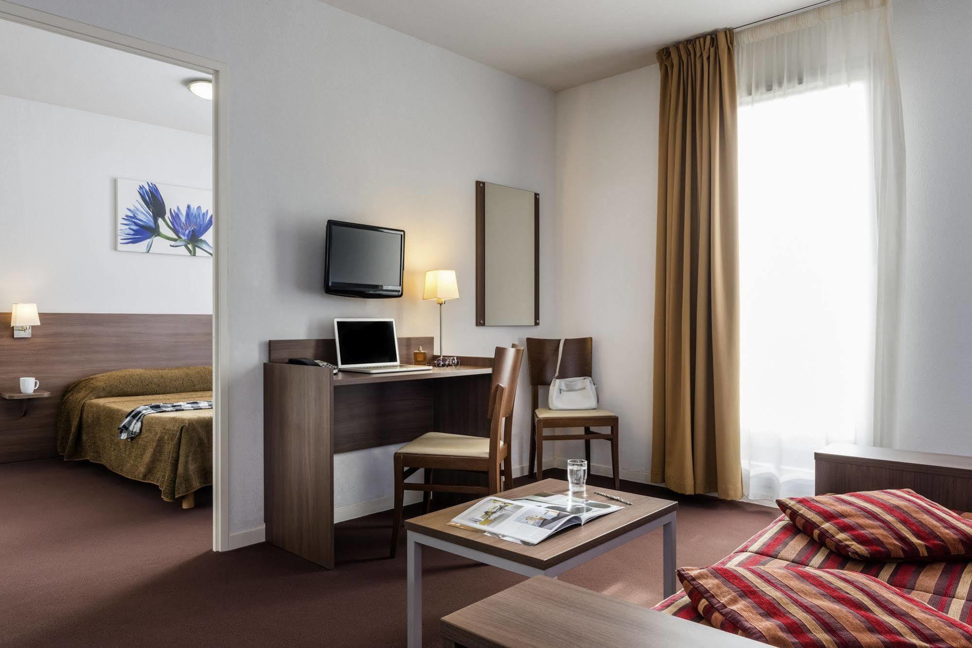 Aparthotel Adagio Access Carrieres Sous Poissy Buitenkant foto